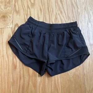 Lululemon hotty hot shorts size 4 2.5 inseam